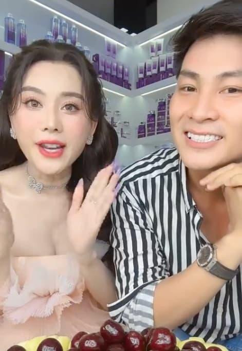 Lâm Khánh Chi hội ngộ chồng cũ cực thân mặt sau 2 năm ly hôn - Hình 4 Lam Khanh Chi hoi ngo chong cu cuc than mat sau 2 nam ly hon-Hinh-4