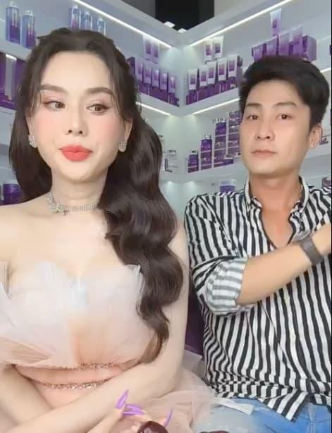 Lâm Khánh Chi hội ngộ chồng cũ cực thân mặt sau 2 năm ly hôn Lam Khanh Chi hoi ngo chong cu cuc than mat sau 2 nam ly hon