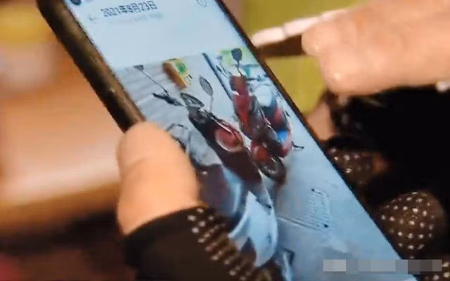 Vo thue nha o rieng, chong den tham, choang khi nhin xuong gam giuong-Hinh-3