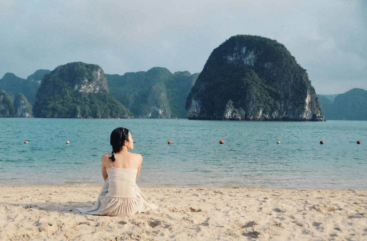 Hon dao nam nghieng la mat, khach ru nhau giai nhiet o Ha Long-Hinh-2