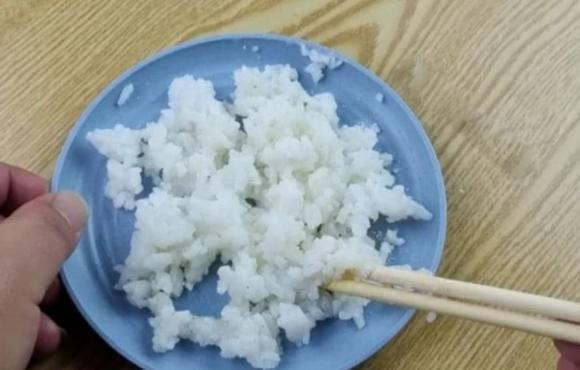 Com nguoi dung bo di, gian an phai chi co duong chet-Hinh-2