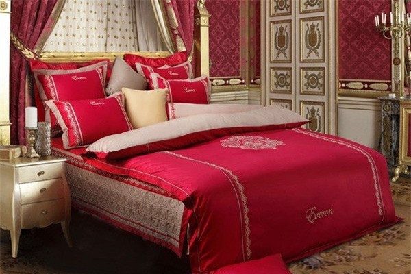 Làm trái tục lệ trong đêm tân hôn, cô dâu bị mẹ chồng đuổi Lam trai tuc le trong dem tan hon, co dau bi me chong duoi