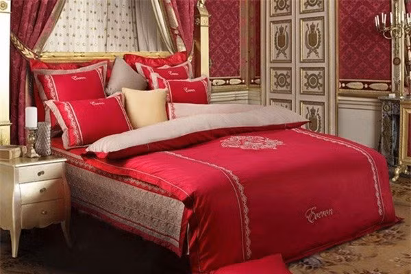 Lam trai tuc le trong dem tan hon, co dau bi me chong duoi