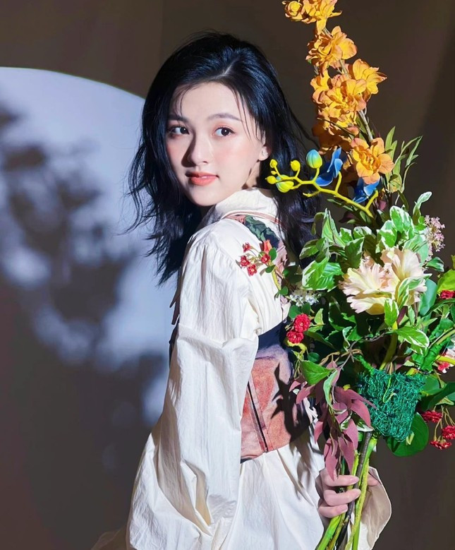 Nu dien vien sinh nam 2001 noi tieng sau mot dem-Hinh-3