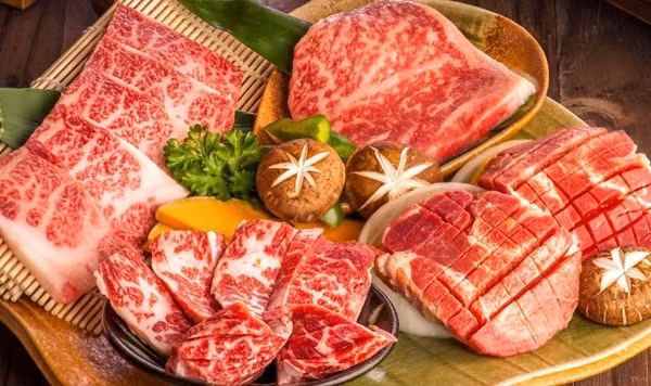  Thịt: Nên ăn thịt bò, heo và gan động vật bởi đây đều là những nguồn cung cấp chất sắt dồi dào. Thịt bò vẫn được xem là một trong những loại thực phẩm cung cấp chất sắt tốt nhất. Tuy nhiên, ăn quá nhiều cũng không nên vì thịt chứa nhiều cholesterol có hại cho sức khỏe tim mạch. Ảnh minh họa