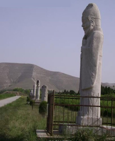 Qua nghiên cứu của các nhà khoa học, trong số 20 lăng mộ Hán – Đường ở đây, thì duy nhất Càn Lăng chưa bị đột nhập, vì nó quá kiên cố.