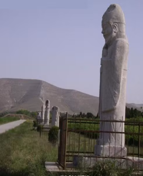 Qua nghiên cứu của các nhà khoa học, trong số 20 lăng mộ Hán – Đường ở đây, thì duy nhất Càn Lăng chưa bị đột nhập, vì nó quá kiên cố.