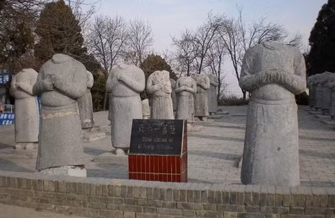 Bi an ve lang mo chua 800 tan chau bau trong dia cung-Hinh-2