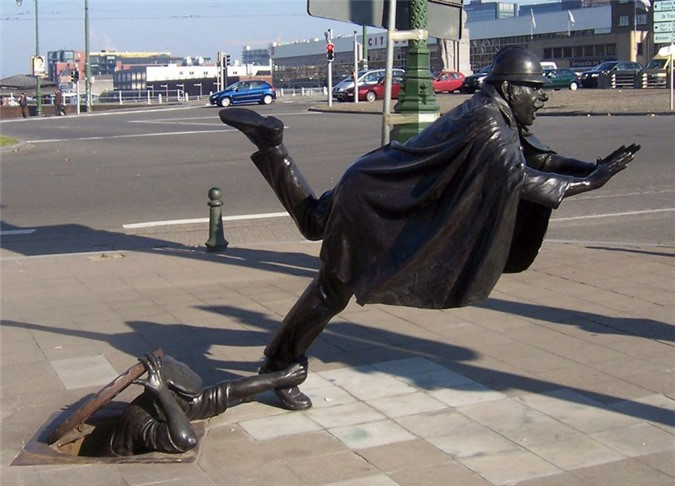 ##sc### Cẩn thận kẻo ngã. 