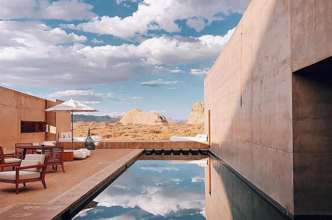 12. Khu nghỉ dưỡng Amangiri, Mỹ: Khu nghi dưỡng sang trọng ở bang Utah được bao quanh bởi những dãy núi nguyên sơ hàng triệu năm. Từ khách sạn này, du khách có thể dễ dàng di chuyển tới các thắng cảnh nổi tiếng như hẻm núi Grand Canyon, vườn quốc gia Zion và hẻm núi Bryce Canyon.