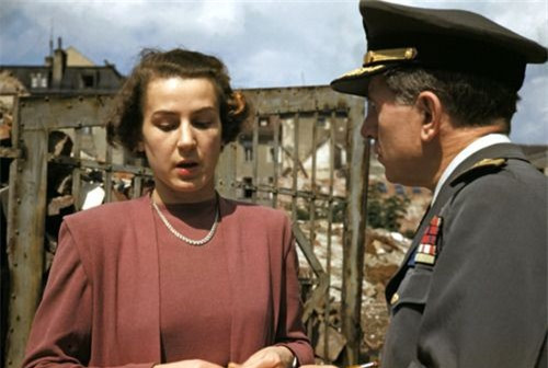 Khoảnh khắc vợ chồng "đồ tể" Hitler kết liễu đời mình trong hầm ngầm ảnh 4