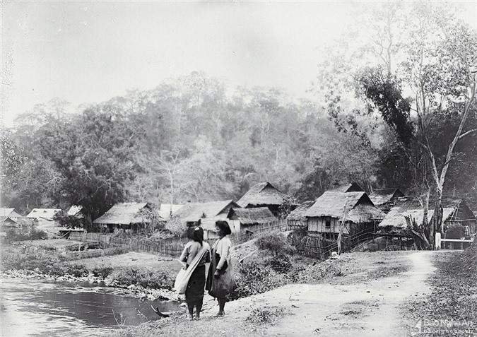 Bản làng ở Kỳ Sơn, Nghệ An năm 1920.