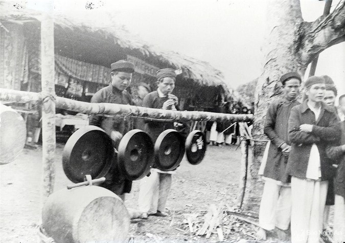 Một hoạt động văn hóa có biểu diễn đánh cồng chiêng.