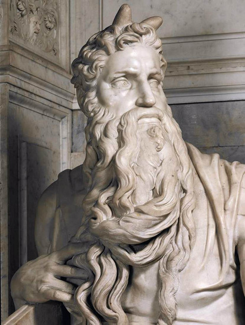 ##s### Tượng Moses... mọc sừng: Moses là tác phẩm điêu khắc nổi tiếng của Michelangelo - hoạ sĩ, nhà điêu khắc tài hoa thời Phục Hưng. Bức tượng Moses nổi tiếng của Michelangelo, dựa trên hình tượng lãnh tụ tôn giáo Moses trong Kinh thánh. Nhưng cặp sừng của Moses có gì đó sai sai... Từ "chói lọi" trong tiếng Do Thái có vẻ như đã bị hiểu nhầm thành "sừng" trong tiếng Ý, và thế là tượng Moses sở hữu một cặp sừng rất đẹp, nhưng chẳng liên quan gì. 
