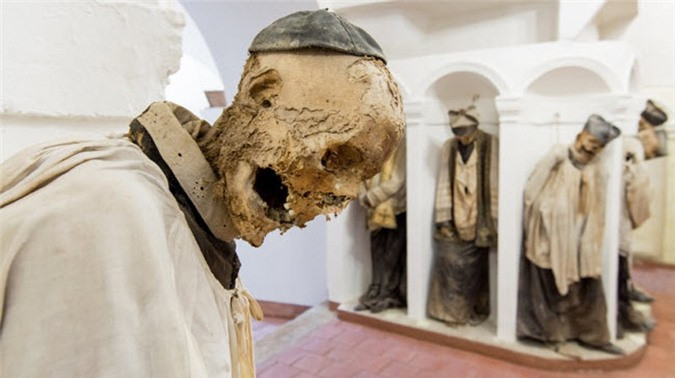 ##sc### Hầm mộ Capuchin ở Palermo, Italy, nơi các xác ướp được dựng thẳng đứng. 