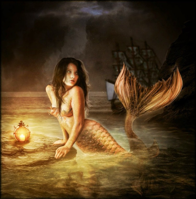 6. Mermaid: Câu chuyện đầu tiên về sinh vật này xuất phát từ Assyria cổ đại khi nữ thần Atargatis biến mình thành một nàng tiên cá vì đã vô tình giết chết người yêu. Nàng tiên cá mang hình dáng thân trên của một người phụ nữ và thân dưới của một con cá. Kể từ đó, nàng tiên cá đã xuất hiện trong những câu chuyện dành mọi lứa tuổi, và sự tồn tại của nàng tiên cá không hẳn chỉ trong truyền thuyết. Christopher Columbus khẳng định ông đã nhìn thấy những nàng tiên cá trong cuộc hành trình khám phá thế giới mới của mình. Các nàng tiên cá đã trở thành một nhân vật gây tiếng vang khi hãng phim Walt Disney sản xuất bộ phim hoạt hình The Little Mermaid vào năm 1989, dựa trên câu chuyện cổ tích về nàng tiên cá của Hans Christian Anderson năm 1837. 