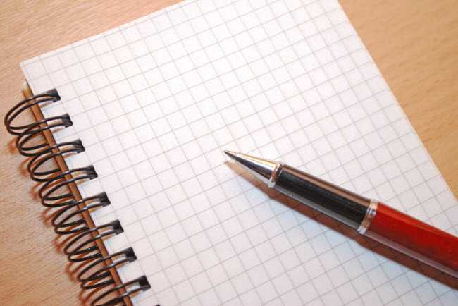 10. Mực đỏ là điều cấm kỵ ở Hàn Quốc: Tại Hàn Quốc, việc viết tên bằng mực đỏ điều đó có nghĩa là người này đã qua đời. Đó là lý do tại sao du khách cần cẩn thận khi chọn bút để ký trên bưu thiếp. 