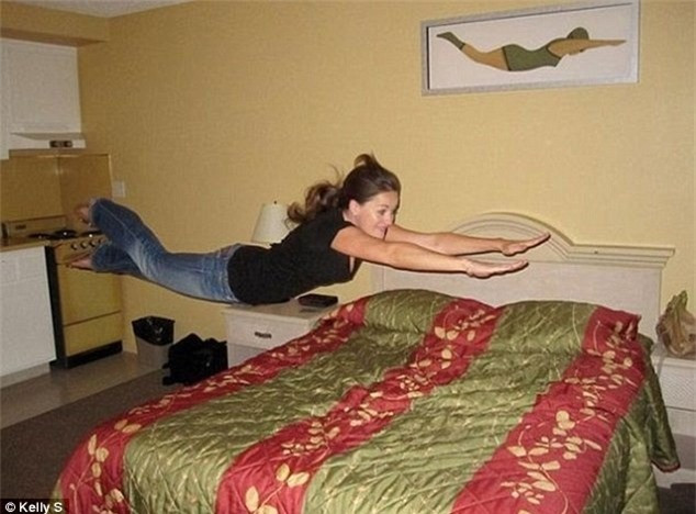 ##sc### Bay như trong tranh. Ảnh: Daily Mail 