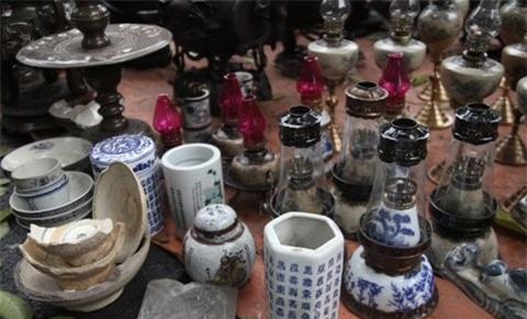 Độc đáo chợ đồ cổ ở Hà Nội - Hình 7 Doc dao cho do co o Ha Noi-Hinh-7