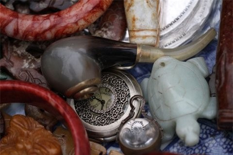 Độc đáo chợ đồ cổ ở Hà Nội - Hình 15 Doc dao cho do co o Ha Noi-Hinh-15