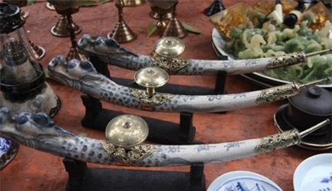 Độc đáo chợ đồ cổ ở Hà Nội - Hình 11 Doc dao cho do co o Ha Noi-Hinh-11