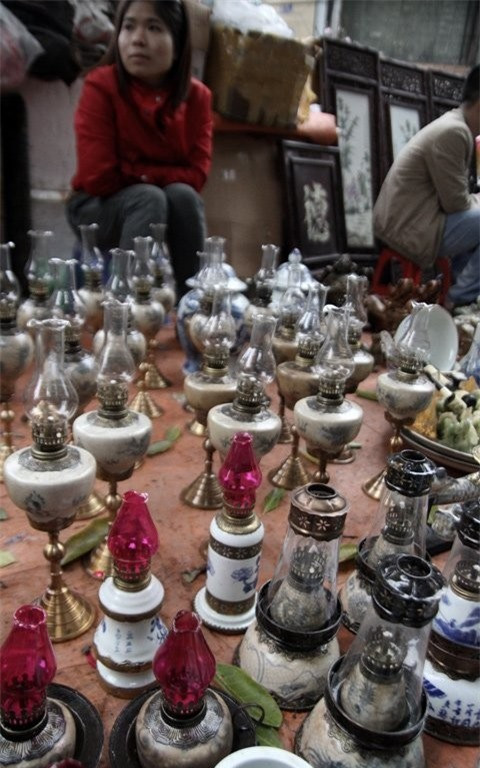 Độc đáo chợ đồ cổ ở Hà Nội - Hình 10 Doc dao cho do co o Ha Noi-Hinh-10