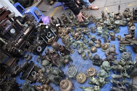 Độc đáo chợ đồ cổ ở Hà Nội - Hình 35 Doc dao cho do co o Ha Noi-Hinh-35