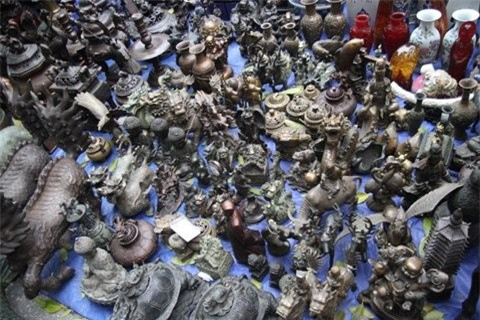 Độc đáo chợ đồ cổ ở Hà Nội - Hình 3 Doc dao cho do co o Ha Noi-Hinh-3