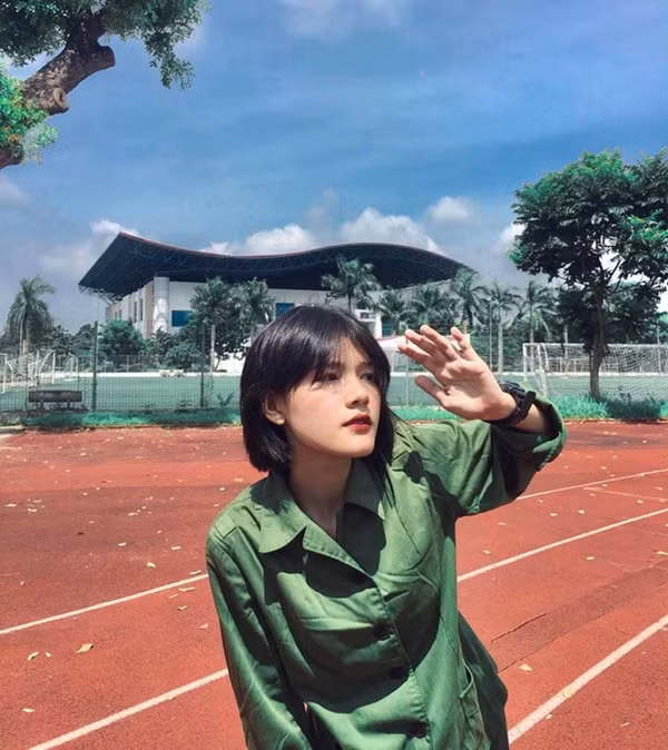 Cô chiến sĩ Nguyễn Minh Tú của Đại học Hà Nội có thể chia sẻ bí quyết giữ làn da căng bóng, mịn màng dù phải phơi nắng cả tháng trời không nhỉ?