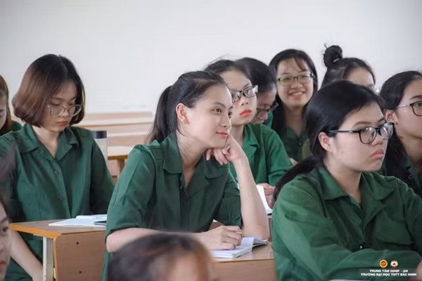 Khoảnh khắc chụp lén nữ sinh xinh đẹp trong một tiết học lý thuyết...