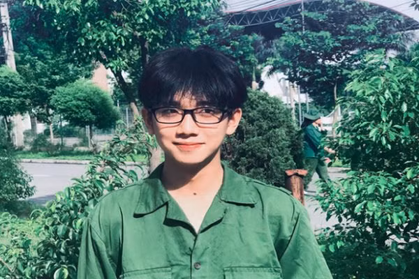 Nhưng nhan sắc đáng yêu của chàng sinh viên Cao Vi Hiếu cũng sẽ khiến nhiều người phải trầm trồ đấy nhé.