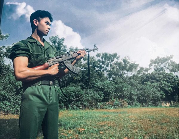 Bức ảnh của cậu bạn Quang Thắng (sinh viên ngành Công nghệ Thông tin - Đại học Hà Nội) chắc chắn sẽ khiến nhiều cô nàng lụi tim vì vẻ nam tính, mạnh mẽ.