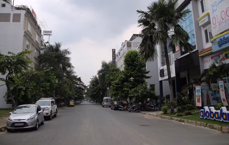 Hầu như toàn bộ người dân ở KĐT Phú Mỹ Hưng (phường Tân Phong, quận 7) có nhà xung quanh dự án đều ký tên phản đối quyết định xây dựng dự án đe dọa đến sự an toàn.