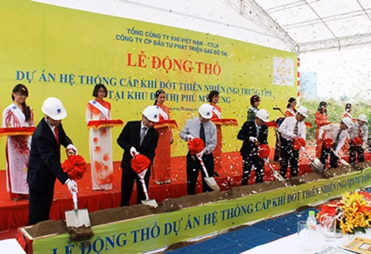 Cuối năm 2013, được sự phê duyệt của UBND TP HCM, Công ty cổ phần Gas Đô thị (PV Gas City) đã tiến hành động thổ xây dựng hệ thống cung cấp khí đốt trung tâm và khí đốt cho khu đô thị Phú Mỹ Hưng.