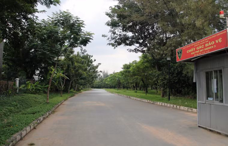 Rất nhiều hộ dân đã kịch liệt phản đối dự án này vì lo sợ thảm họa rò rỉ, cháy nổ đã từng xảy ra vào đầu năm 2014 tại các nước tiên tiến trên thế giới như Mỹ, Đài Loan làm hàng trăm người chết và bị thương. "Trạm gas nằm ngay khu đất từng được quy hoạch làm công viên. Chính công viên xanh này lý do chính khiến chúng tôi đầu tư để mua nhà. Giờ chính quyền lại thay đổi, đưa "quả bom nổ chậm" đến đe dọa cả khu dân cư thì ai chấp nhận", bà Nguyễn Chinh Nương, ngụ số 68 Khu Hưng Thái 1, bức xúc phản ứng.