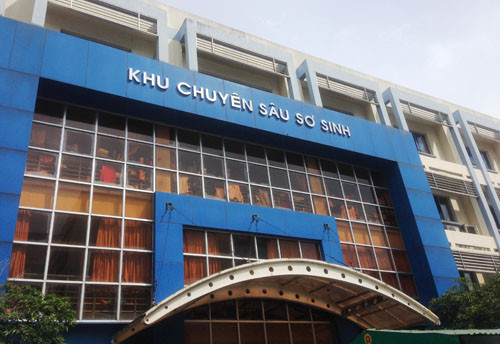 Cháu Quy đang được chữa trị tại Khu Chuyên sâu sơ sinh.