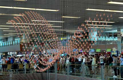 Tác phẩm nghệ thuật mô phỏng một cơn mưa ở sân bay quốc tế Changi.