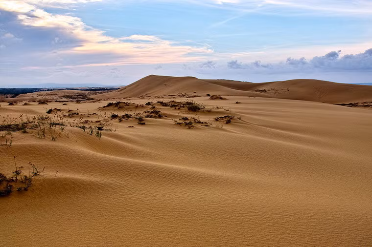 Hoàng hôn trên đồi cát Quang Phú, Đồng Hới. Ảnh: Lequang304 (Xomnhiepanh.com).