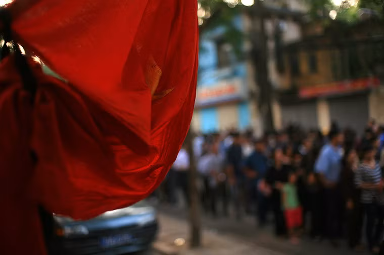 Sau biết bao tháng năm, Hà Nội lại trải qua một đêm không ngủ...