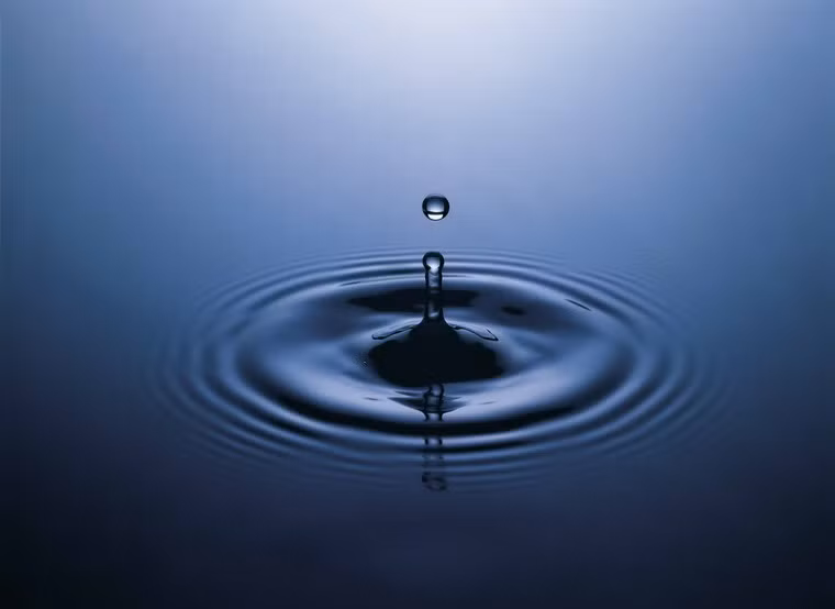 Trong hoàng cung nhà Nguyễn còn có nhiều loại mỹ phẩm khác như nước trắng dưỡng da, nước trắng trị mụn... Mỗi loại mang đến cho làn da những tác dụng riêng, đem đến cho cung tần mỹ nữ xưa một làn da trắng hồng tự nhiên thông qua tác dụng dưỡng da và chống nắng lâu dài chứ không thông qua cơ chế tẩy trắng làn da trong một thời gian ngắn.