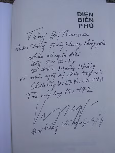 Bút tích tặng Bộ Tham mưu Quân chủng Phòng không - Không quân nhân chuyến Đại tướng về thăm căn cứ Mường Phăng năm 2004 - năm kỷ niệm 50 năm chiến thắng Điện Biên Phủ.