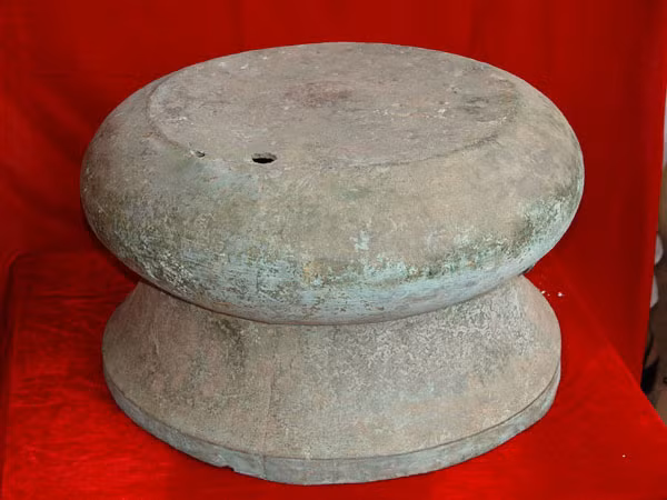 Ngoài Trung Quốc, một số trống đồng Vạn Gia Bá cũng được tìm thấy ở Việt Nam và Thái Lan.