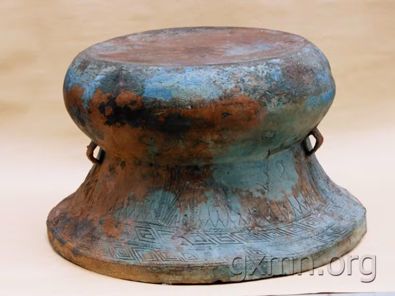 Kể từ đó, nhiều chiếc trống đồng Vạn Gia Bá đã được các nhà khảo cổ phát hiện tại nhiều địa điểm khác nhau ở miền Nam Trung Quốc.