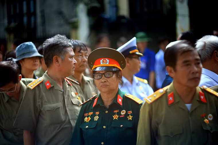 Những tấm huy chương lấp lánh trên ngực cựu chiến binh, những người luôn coi Tướng Giáp là người Anh Cả vĩ đại.