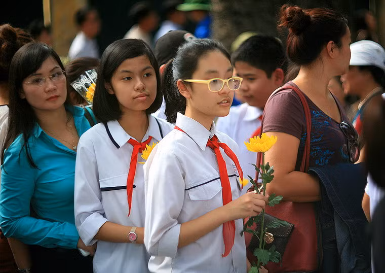 Những thế hệ chưa từng trải nghiệm chiến tranh, chưa một lần gặp Đại tướng ngoài đời, cũng thể hiện sự thành kính sâu sắc.