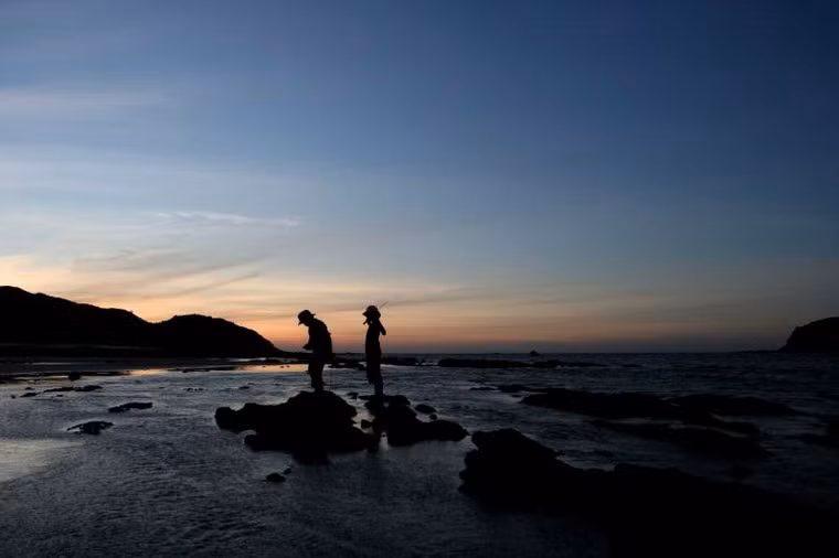 Nằm bên vịnh nước sâu Hòn Lam và Đèo Ngang hùng vĩ, Vũng Chùa là bãi biển rất sạch và đẹp, được bao quanh bởi nhiều di tích thắng cảnh.