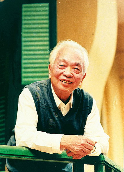 Trong một cuốn sách được xuất bản tại Anh năm 2008 mang tựa đề Những nhà lãnh đạo quân sự lớn và những chiến dịch của họ, giới thiệu 59 nhân vật danh tiếng nhất trong lịch sử các cuộc chiến tranh của thế giới trong 2.500 năm qua, thứ tự được xếp theo trình tự thời gian từ cổ đến kim. Đại tướng Võ Nguyên Giáp được lựa chọn là nhân vật thứ 59, tức là nhân vật nổi bật nhất kể từ sau Thế chiến thứ hai cho tới hiện nay và cũng là người duy nhất trong 59 nhân vật vẫn còn sống khi cuốn sách được xuất bản.