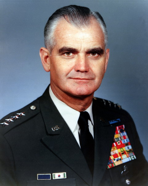 Tướng William Westmoreland.