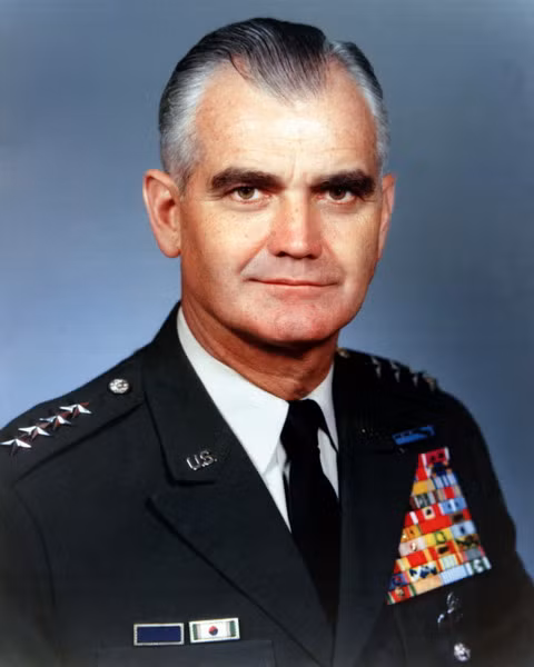 Tướng William Westmoreland.