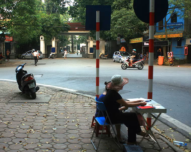 Nhà tang lễ Quốc gia ở số 5 Trần Thánh Tông mới một tuần trước còn là nơi gìn giữ thi hài của Đại tướng Võ Nguyên Giáp, trước khi Người được đưa về Quảng Bình yên nghỉ vĩnh hằng...